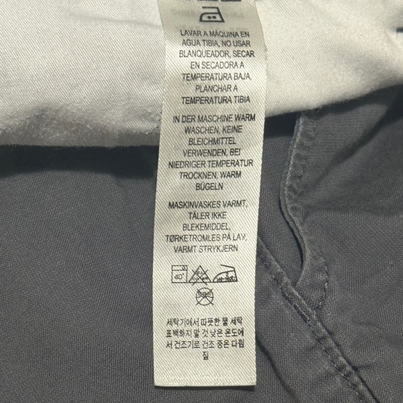 Patagonia Women’s Charcoal Flat Front Shorts - Picture 5 of 7